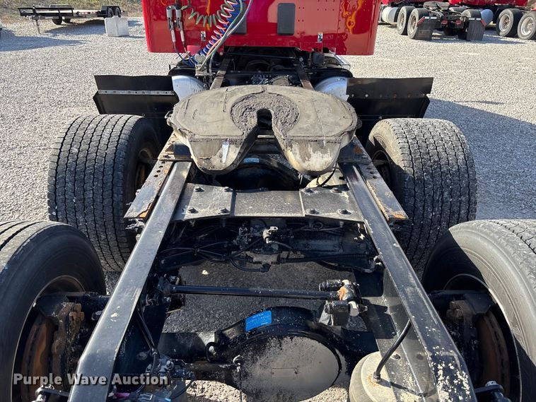 image for item FB3264 2019 Peterbilt 579 semi truck