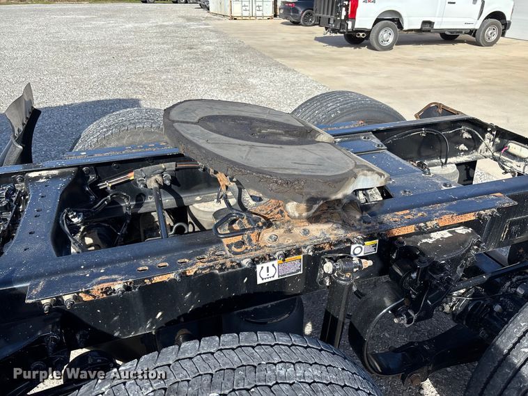 image for item FB3264 2019 Peterbilt 579 semi truck