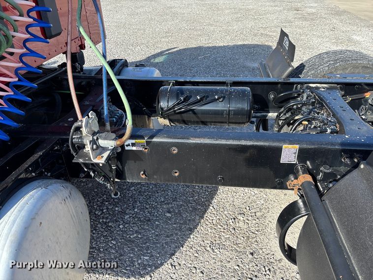 image for item FB3264 2019 Peterbilt 579 semi truck