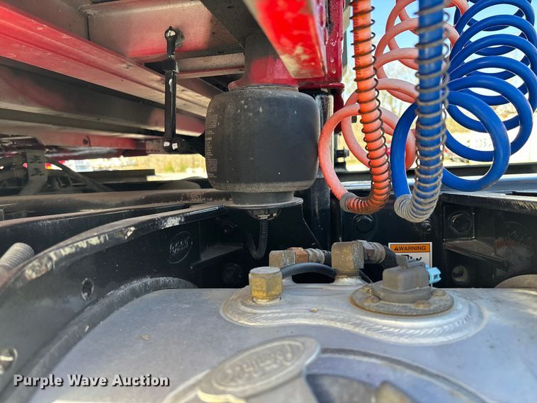 image for item FB3264 2019 Peterbilt 579 semi truck