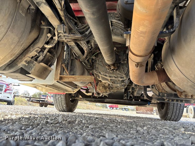 image for item FB3264 2019 Peterbilt 579 semi truck