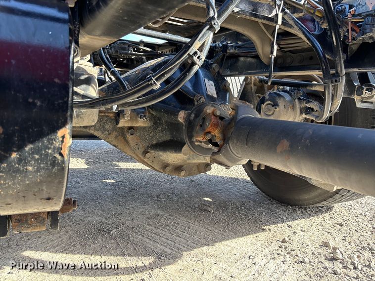 image for item FB3264 2019 Peterbilt 579 semi truck