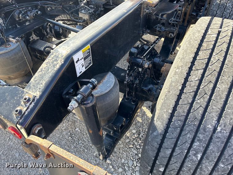 image for item FB3264 2019 Peterbilt 579 semi truck