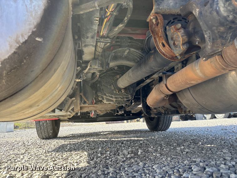 image for item FB3264 2019 Peterbilt 579 semi truck