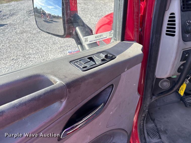 image for item FB3264 2019 Peterbilt 579 semi truck