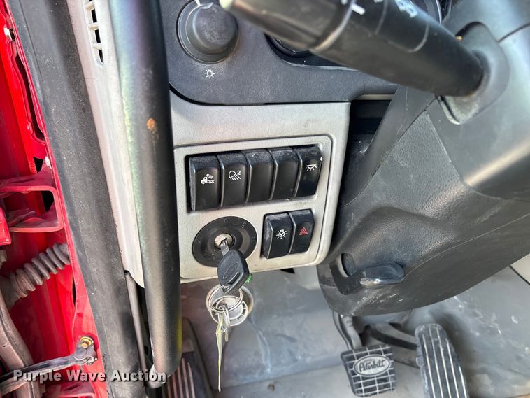 image for item FB3264 2019 Peterbilt 579 semi truck