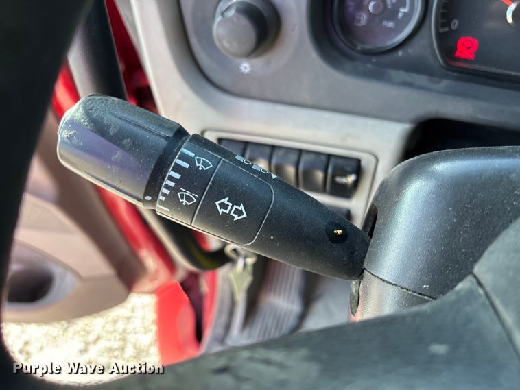 image for item FB3264 2019 Peterbilt 579 semi truck