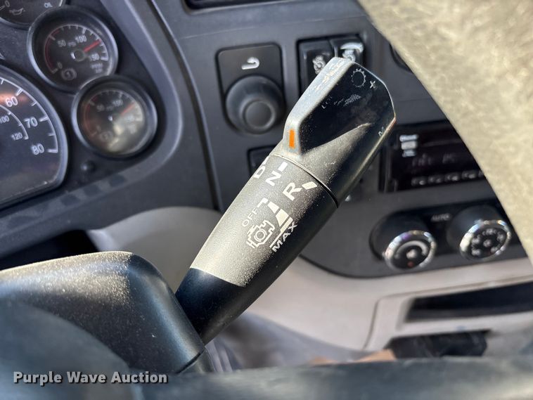 image for item FB3264 2019 Peterbilt 579 semi truck