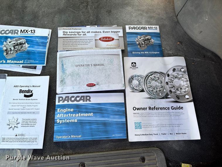 image for item FB3264 2019 Peterbilt 579 semi truck