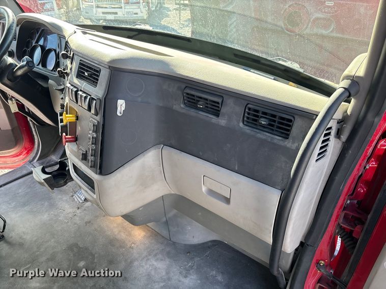 image for item FB3264 2019 Peterbilt 579 semi truck