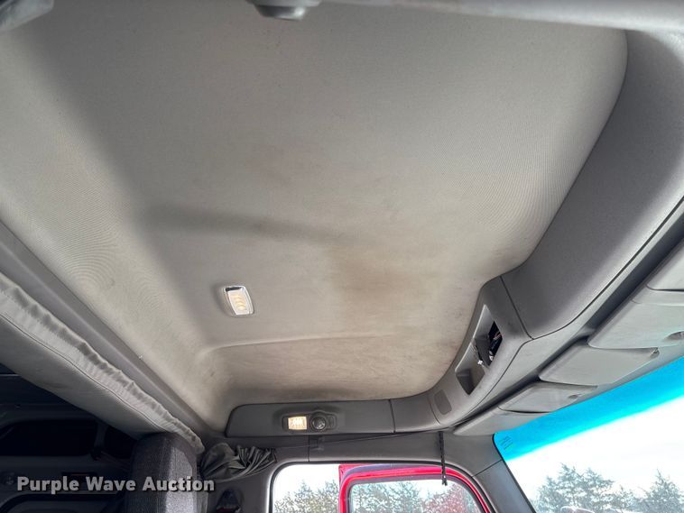 image for item FB3264 2019 Peterbilt 579 semi truck