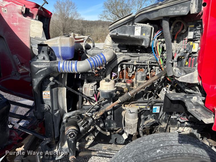 image for item FB3264 2019 Peterbilt 579 semi truck