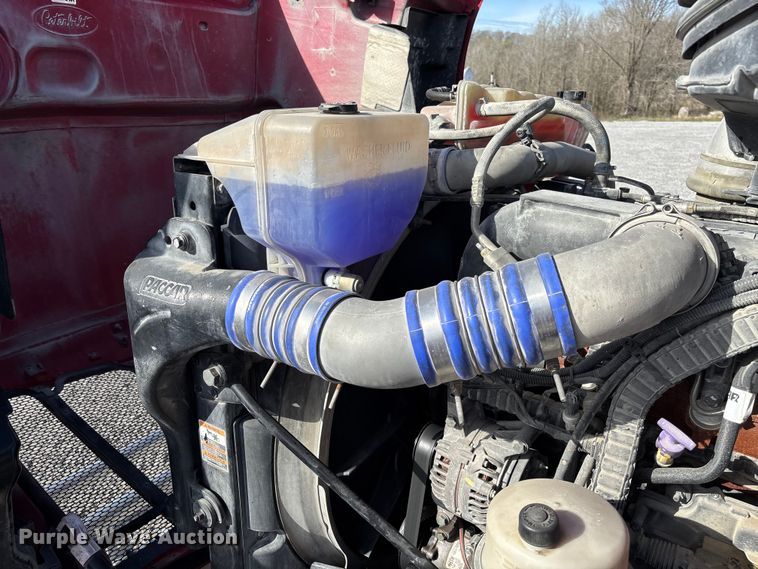 image for item FB3264 2019 Peterbilt 579 semi truck