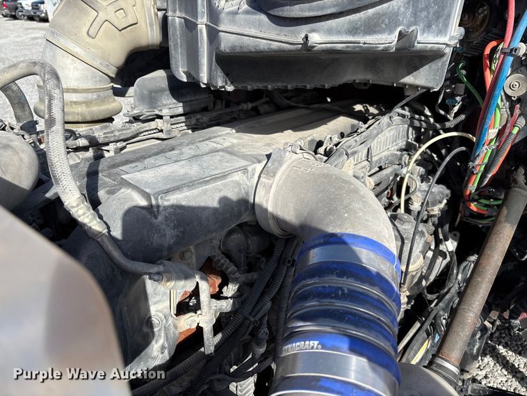 image for item FB3264 2019 Peterbilt 579 semi truck