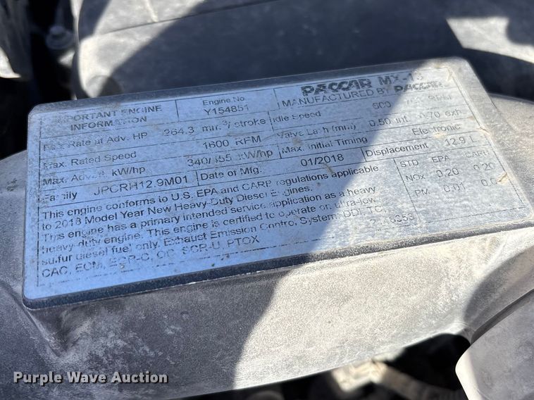 image for item FB3264 2019 Peterbilt 579 semi truck