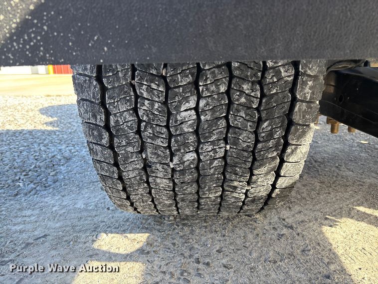 image for item FB3264 2019 Peterbilt 579 semi truck