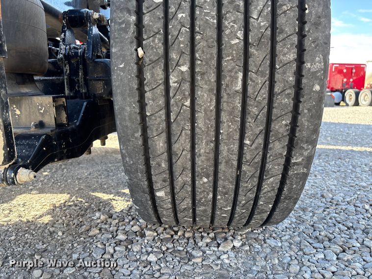 image for item FB3264 2019 Peterbilt 579 semi truck