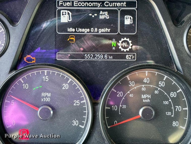 image for item FB3264 2019 Peterbilt 579 semi truck