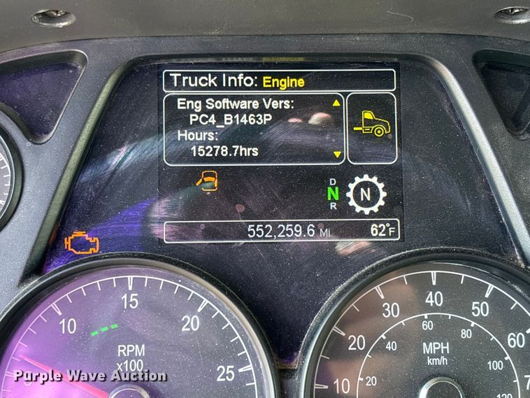 image for item FB3264 2019 Peterbilt 579 semi truck