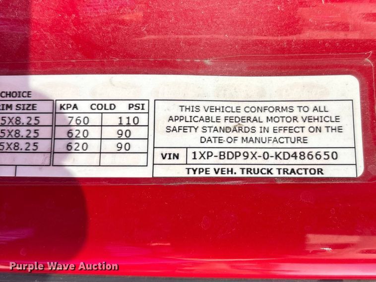 image for item FB3264 2019 Peterbilt 579 semi truck