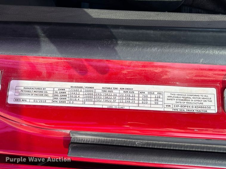 image for item FB3264 2019 Peterbilt 579 semi truck