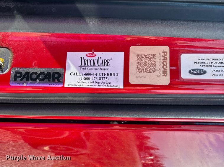image for item FB3264 2019 Peterbilt 579 semi truck