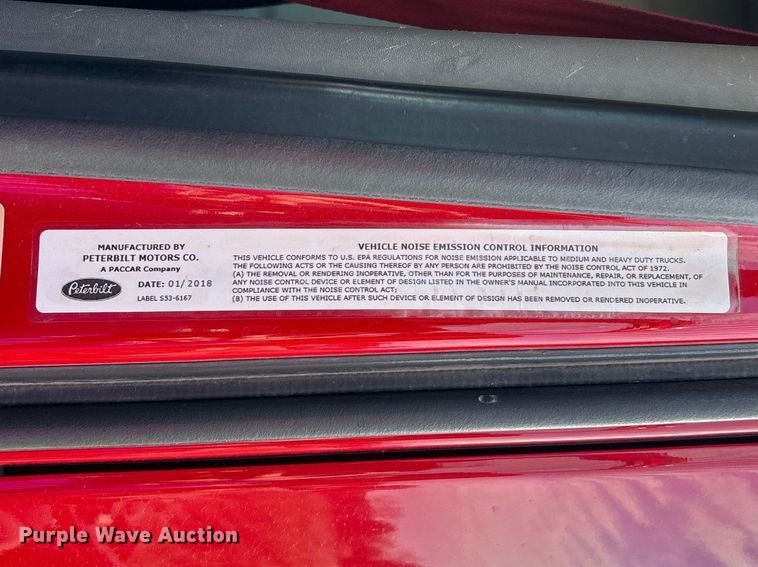 image for item FB3264 2019 Peterbilt 579 semi truck