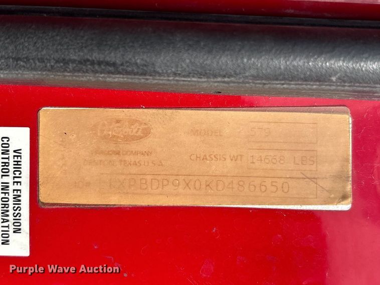 image for item FB3264 2019 Peterbilt 579 semi truck