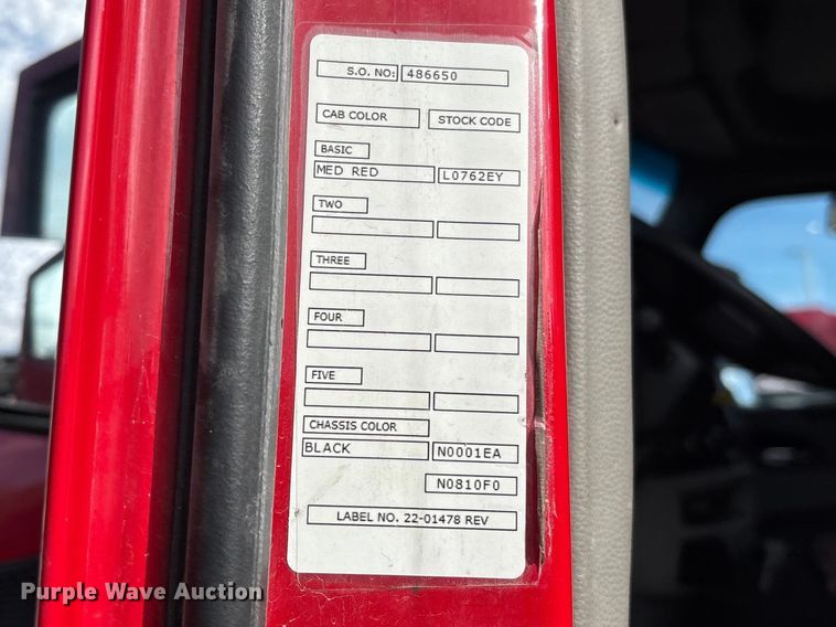 image for item FB3264 2019 Peterbilt 579 semi truck