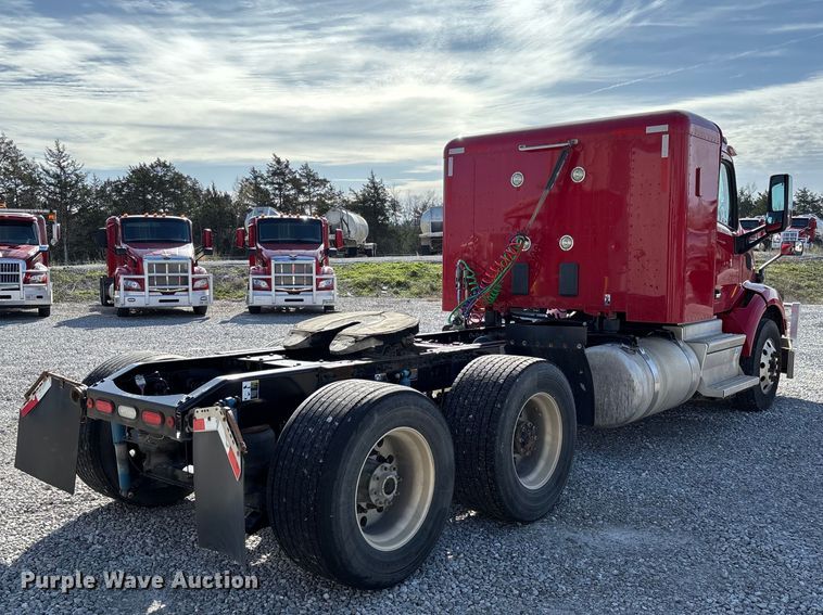 image for item FB3265 2019 Peterbilt 579 semi truck