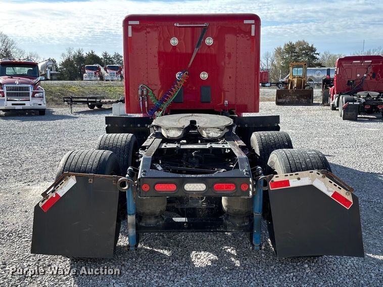image for item FB3265 2019 Peterbilt 579 semi truck