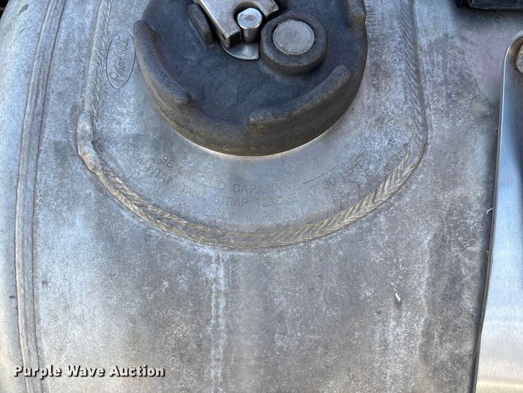 image for item FB3265 2019 Peterbilt 579 semi truck