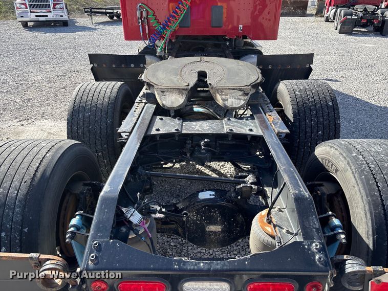 image for item FB3265 2019 Peterbilt 579 semi truck