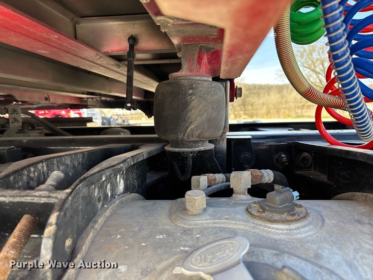 image for item FB3265 2019 Peterbilt 579 semi truck