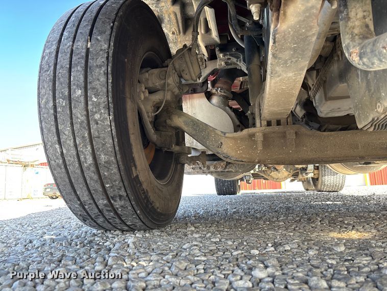 image for item FB3265 2019 Peterbilt 579 semi truck