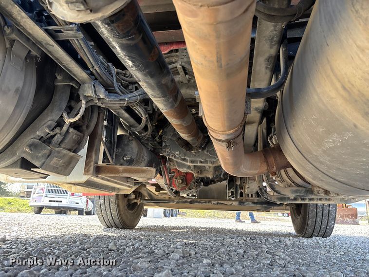 image for item FB3265 2019 Peterbilt 579 semi truck