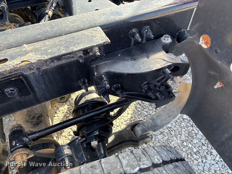 image for item FB3265 2019 Peterbilt 579 semi truck