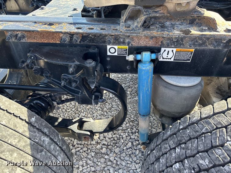 image for item FB3265 2019 Peterbilt 579 semi truck