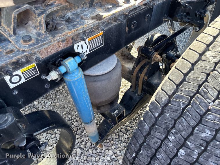 image for item FB3265 2019 Peterbilt 579 semi truck