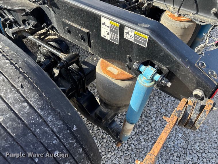 image for item FB3265 2019 Peterbilt 579 semi truck