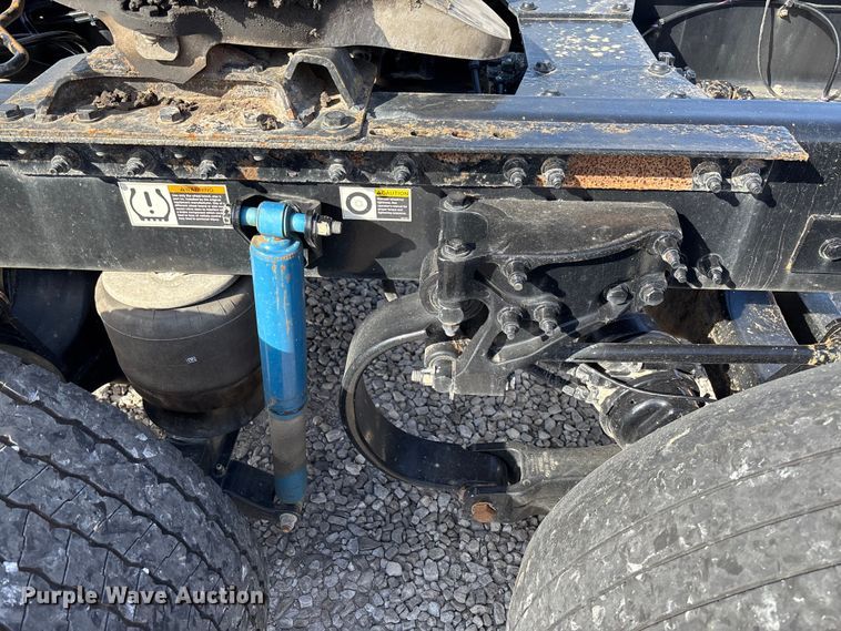 image for item FB3265 2019 Peterbilt 579 semi truck