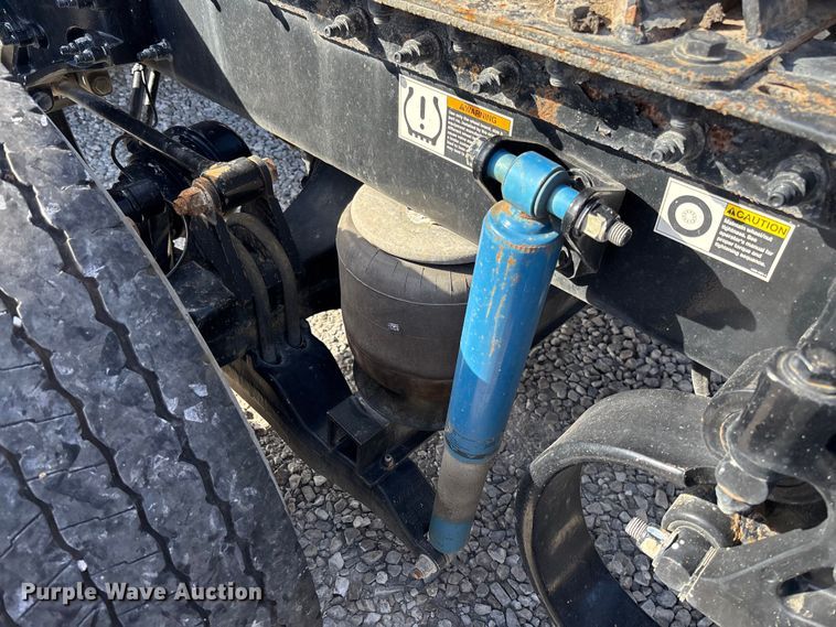 image for item FB3265 2019 Peterbilt 579 semi truck