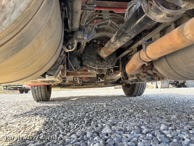 image for item FB3265 2019 Peterbilt 579 semi truck