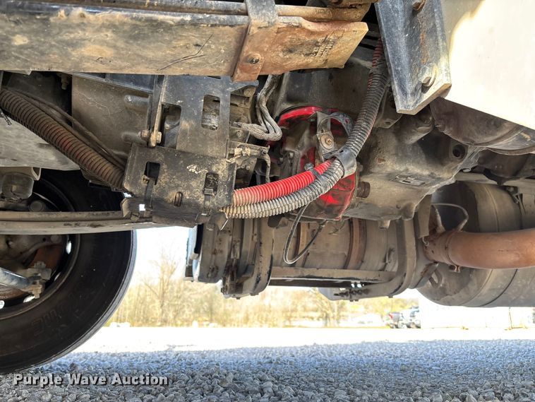 image for item FB3265 2019 Peterbilt 579 semi truck