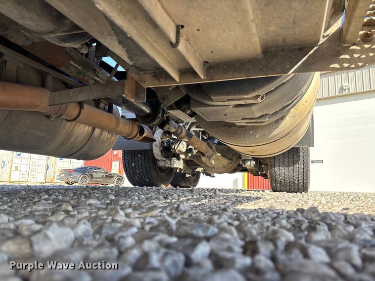 image for item FB3265 2019 Peterbilt 579 semi truck