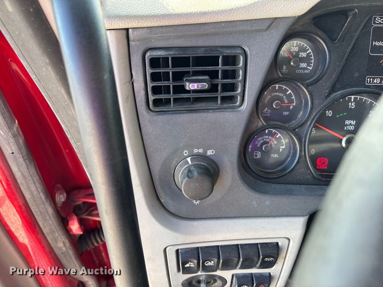 image for item FB3265 2019 Peterbilt 579 semi truck