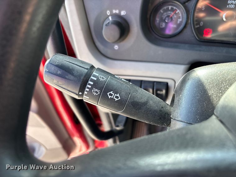 image for item FB3265 2019 Peterbilt 579 semi truck