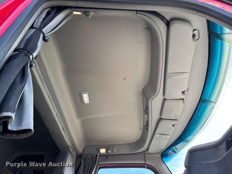 image for item FB3265 2019 Peterbilt 579 semi truck