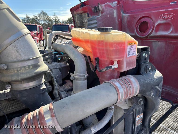 image for item FB3265 2019 Peterbilt 579 semi truck