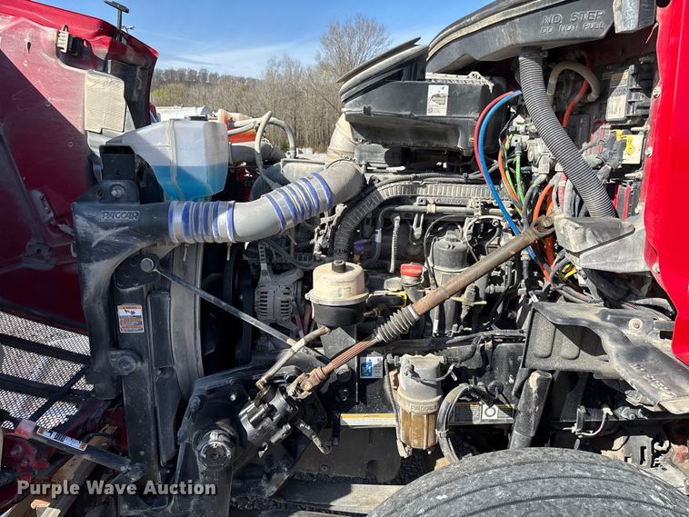 image for item FB3265 2019 Peterbilt 579 semi truck